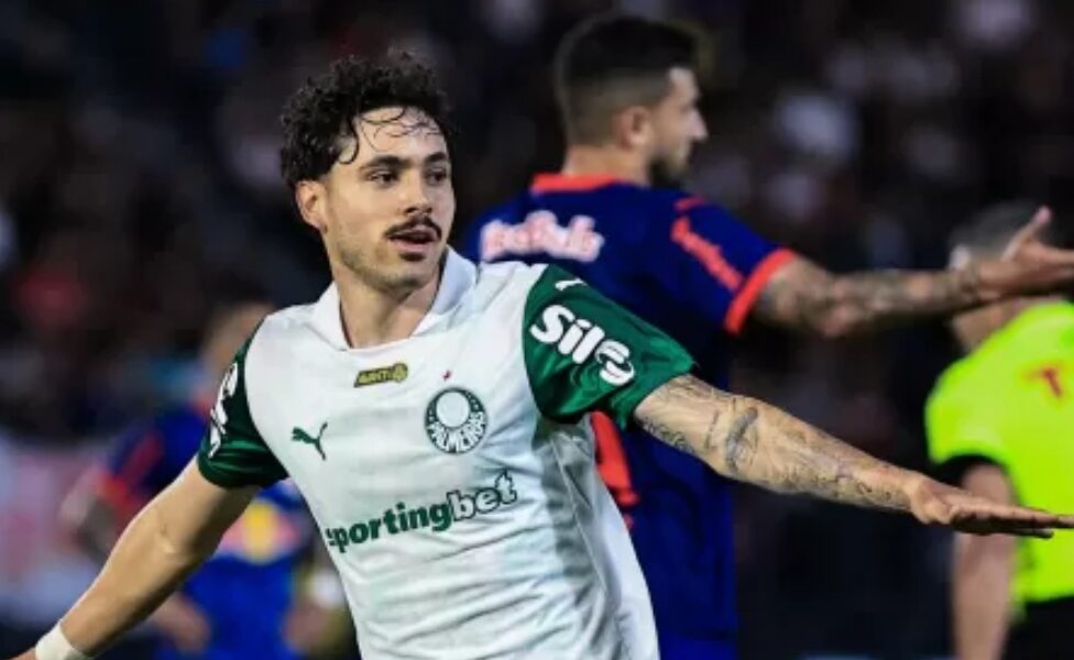 palxbrag Maurício comemora após marcar gol da virada do Palmeiras contra o RB Bragantino pelo Campeonato Brasileiro 2025
Imagem: Fabio Giannelli/AGIF