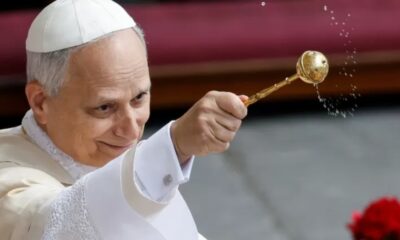 papamundial O papa Leão 14 abençoa os fiéis reunidos na Praça São Pedro durante sua missa inaugural
Imagem: Remo Casilli/Reuters