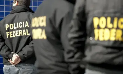 Agentes da Polícia Federal durante operação (Foto: Marcelo Camargo/Agência Brasil)