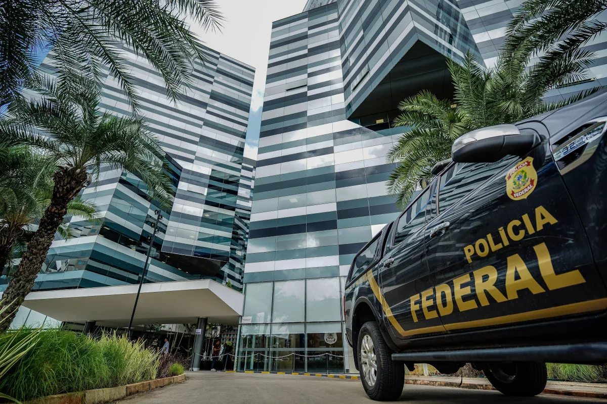 Perícia em material apreendido sobre fraude no INSS mobiliza Polícia Federal de 12 estados