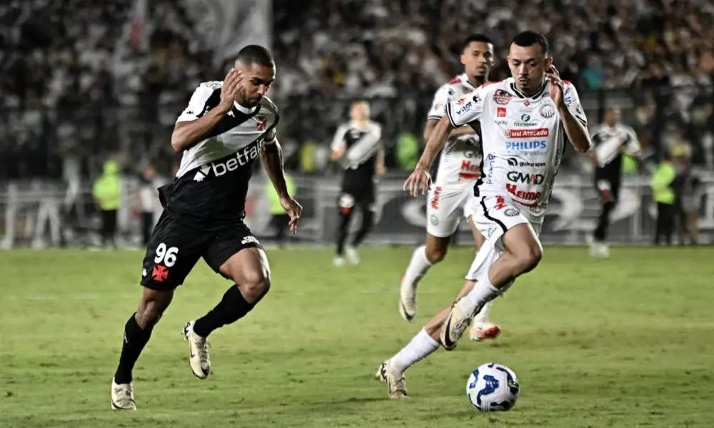 Lance de Vasco x Operário pela Copa do Brasil • ANDRÉ FABIANO/CÓDIGO19/ESTADÃO CONTEÚDO