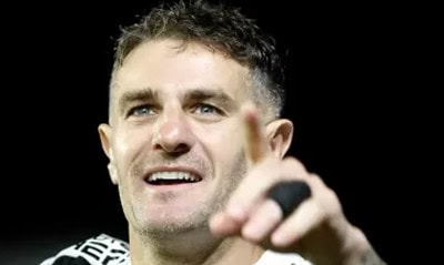 vascovence Vegetti comemora seu gol pelo Vasco, sobre o Fortaleza, em São Januário
Imagem: Matheus Lima / Vasco