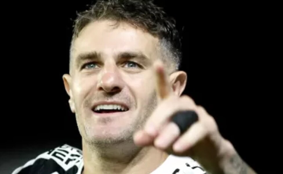 Vegetti comemora seu gol pelo Vasco, sobre o Fortaleza, em São Januário
Imagem: Matheus Lima / Vasco